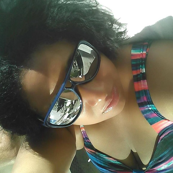 Meet your Posher, DarkBeauty - Picture 2 of 8